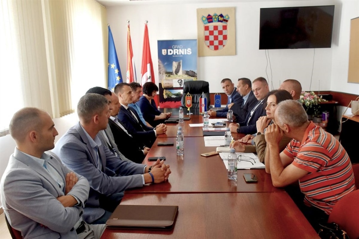 U Drnišu održan radni sastanak s ministrom poljoprivrede na temu bedrenice na području Šibensko-kninske županije