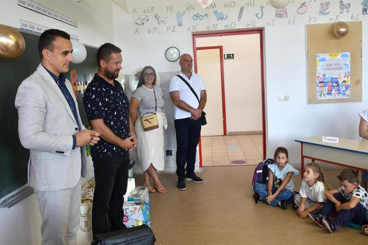 Prvog dana škole župan posjetio Osnovnu školu u Tisnom