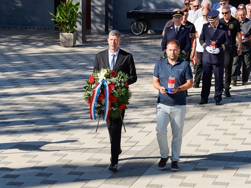 U povodu Dana grada Šibenika položeni vijenci i zapaljene svijeće