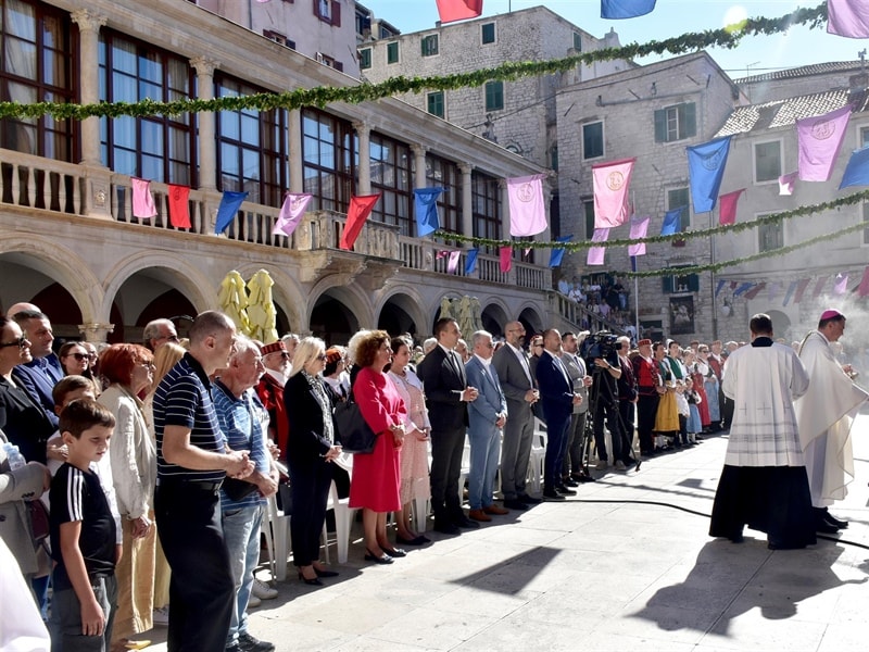 Održana svečana procesija i sveta misa u povodu Dana grada Šibenika i blagdana sv. Mihovila