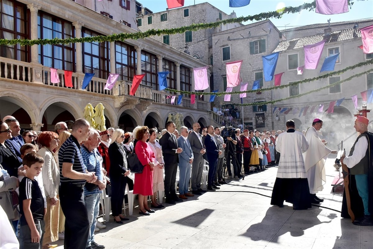 Održana svečana procesija i sveta misa u povodu Dana grada Šibenika i blagdana sv. Mihovila