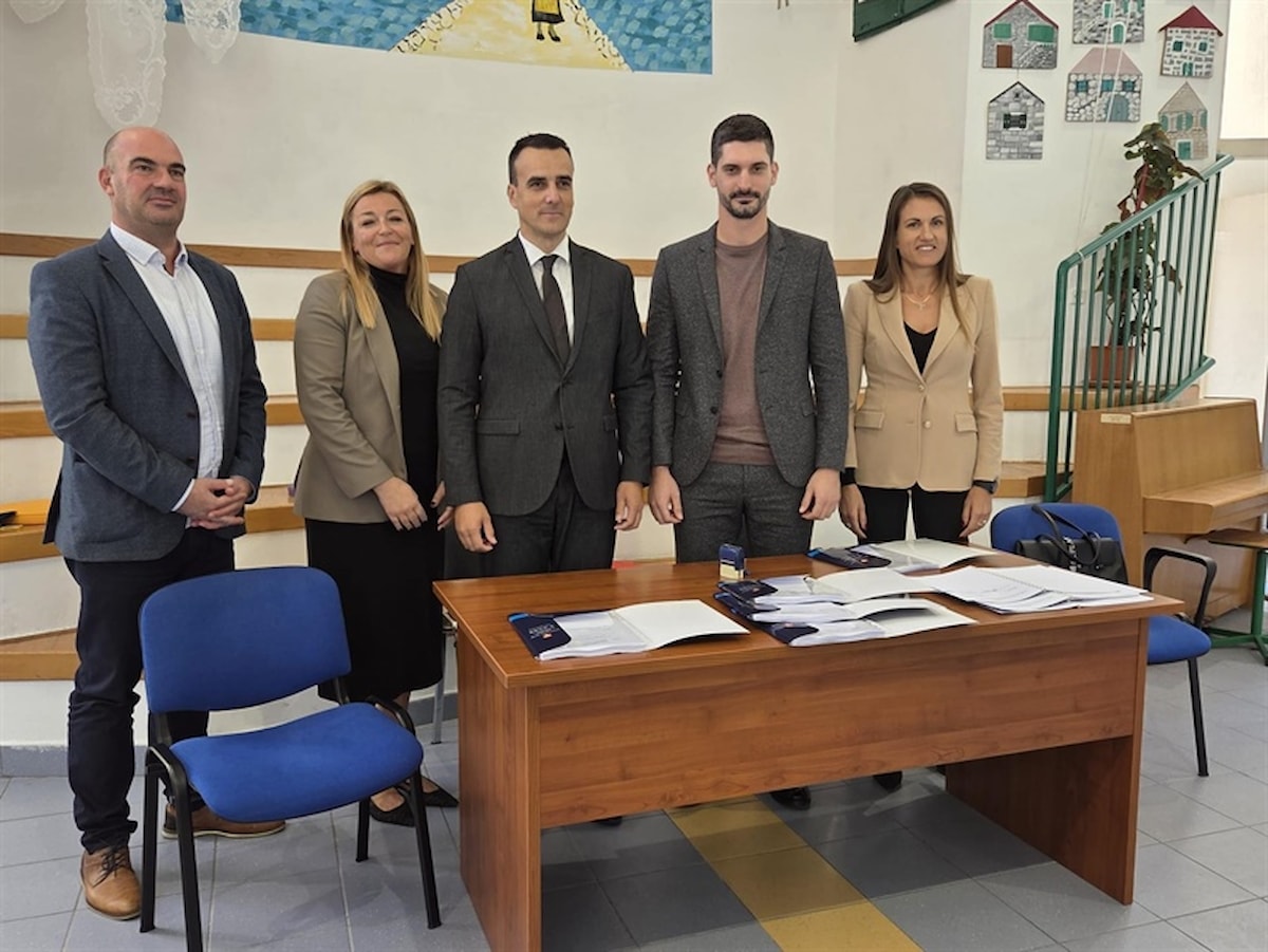 U Rogoznici potpisan ugovor „Dogradnja školske sportske dvorane uz Osnovnu školu Rogoznica“, ukupne vrijednosti 4.481.054,04 eura