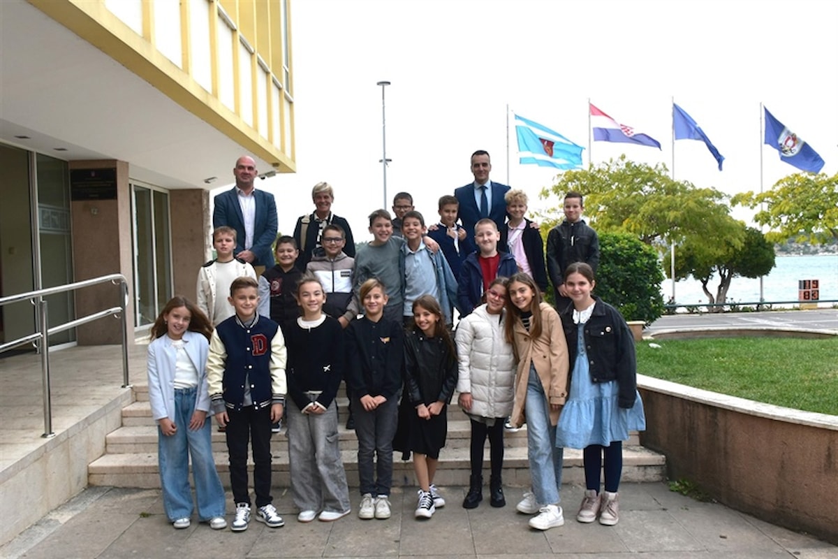 Učenici Osnovne škole Jurja Šižgorića iz Šibenika u posjeti županu Rakiću