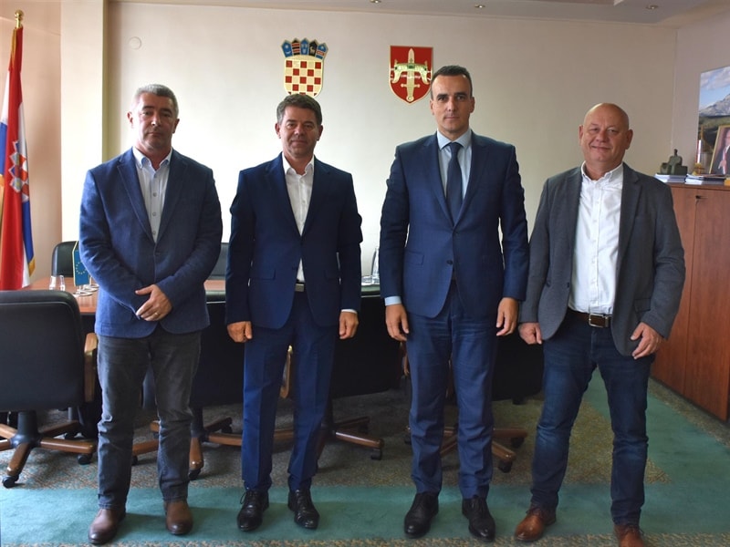 Župan Rakić na sastanku s predstavnicima HŽ Putničkog prijevoza: Najavljena modernizacija željezničke infrastrukture u županiji
