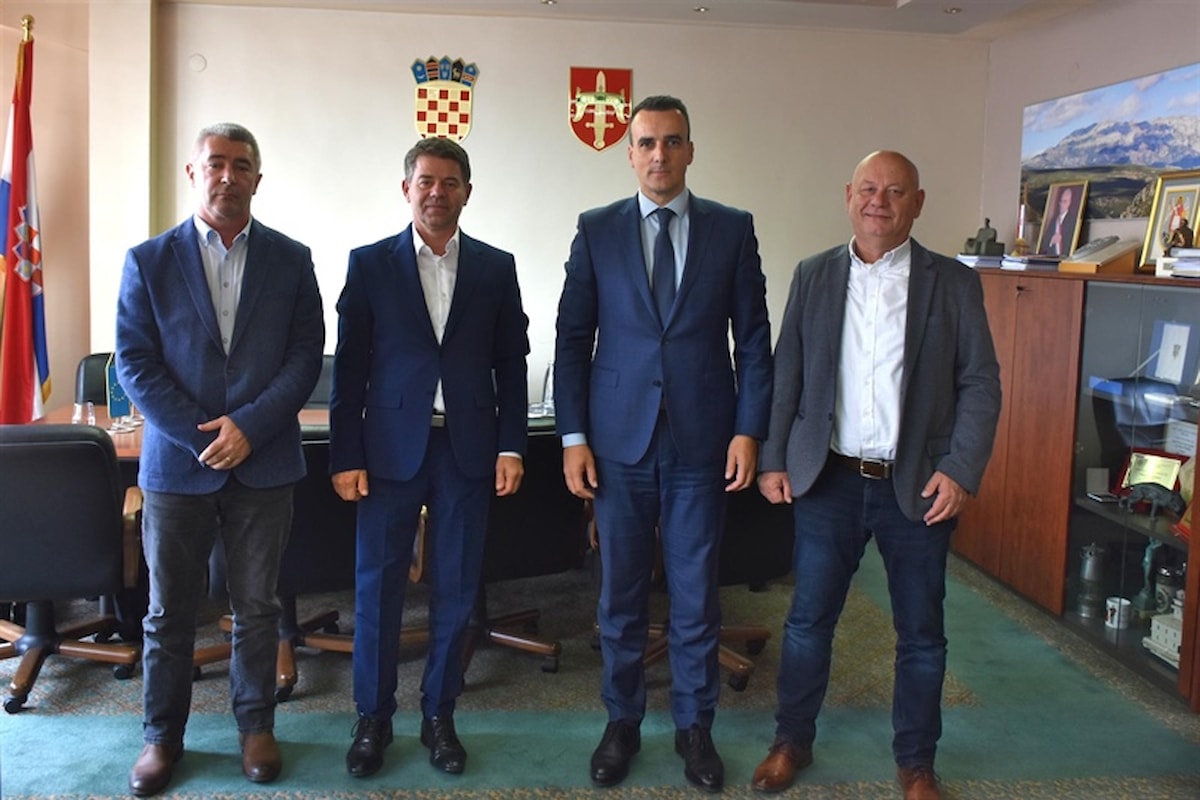 Župan Rakić na sastanku s predstavnicima HŽ Putničkog prijevoza: Najavljena modernizacija željezničke infrastrukture u županiji