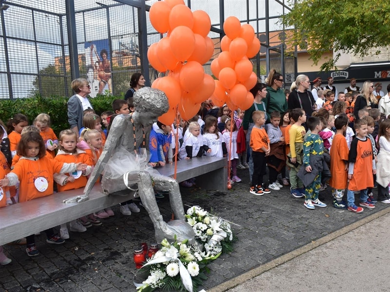 U Šibeniku svečano obilježen 61. rođendan Dražena Petrovića