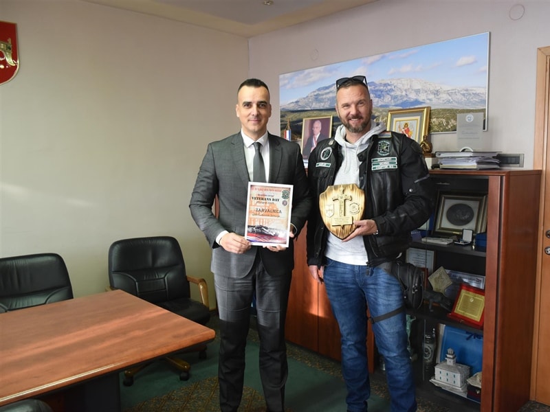 Župan Rakić primio Zahvalnicu „Zelenih vitezova“ za podršku humanitarnom moto defileu