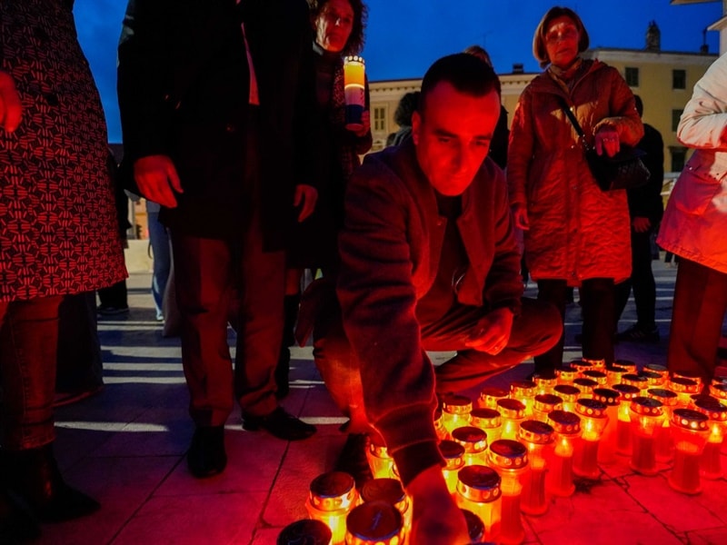 U Šibeniku zapaljene svijeće u znak zahvalnosti i sjećanja na žrtvu Vukovara i Škabrnje