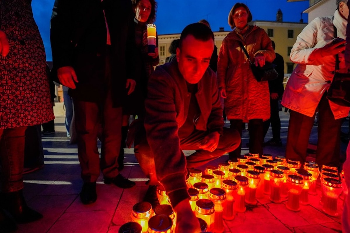 U Šibeniku zapaljene svijeće u znak zahvalnosti i sjećanja na žrtvu Vukovara i Škabrnje