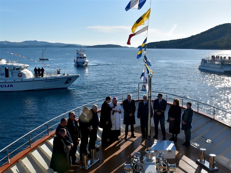 Obilježen blagdan sv. Nikole: U more položeni vijenci za sve poginule i nestale pomorce!