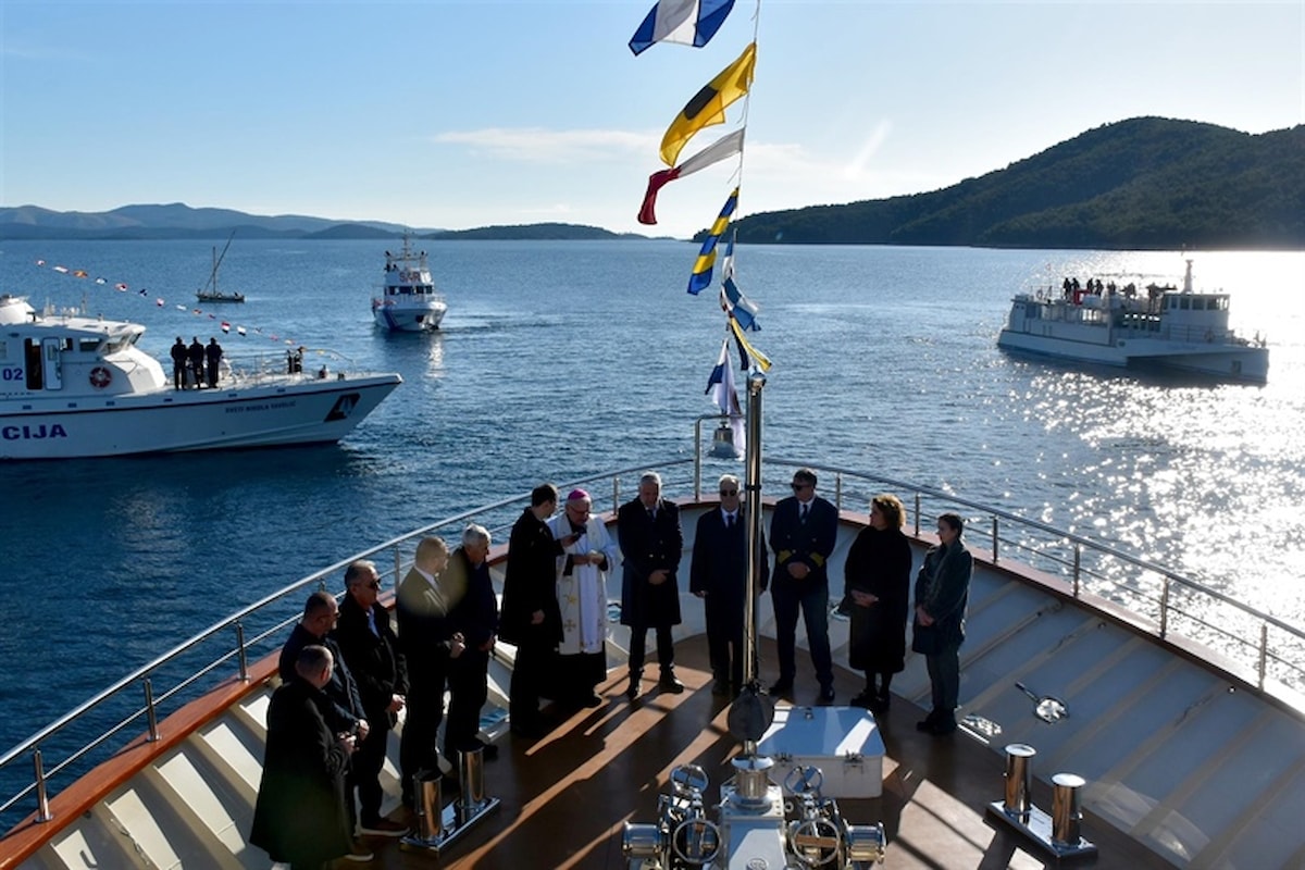 Obilježen blagdan sv. Nikole: U more položeni vijenci za sve poginule i nestale pomorce!