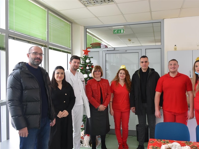 Župan i zamjenik gradonačelnika tradicionalno obišli djelatnike dežurnih i hitnih službi u Šibeniku