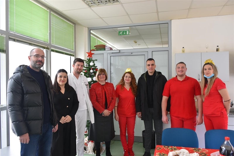 Župan i zamjenik gradonačelnika tradicionalno obišli djelatnike dežurnih i hitnih službi u Šibeniku