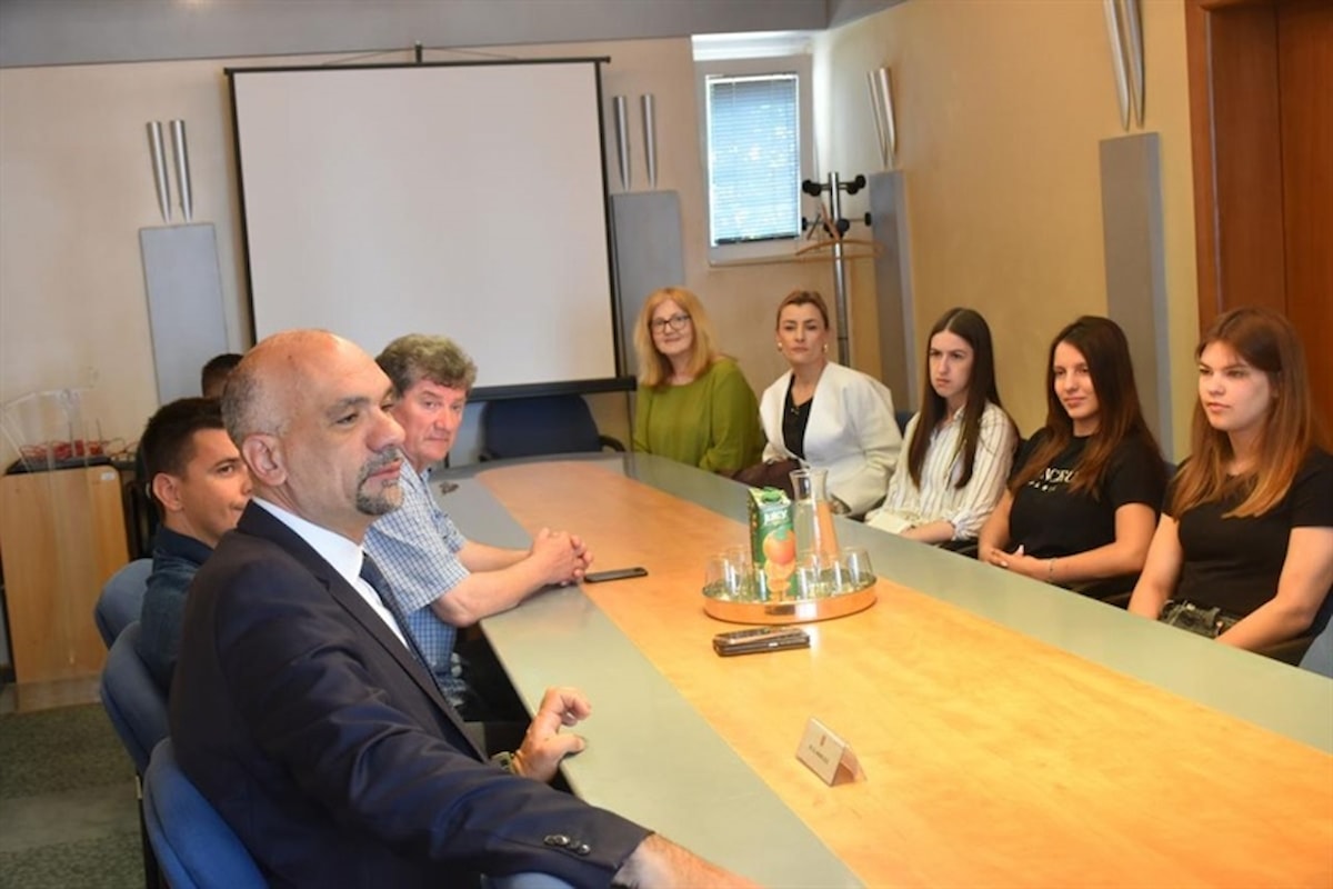 Maturanti šibenske Ekonomske škole na prijemu kod župana