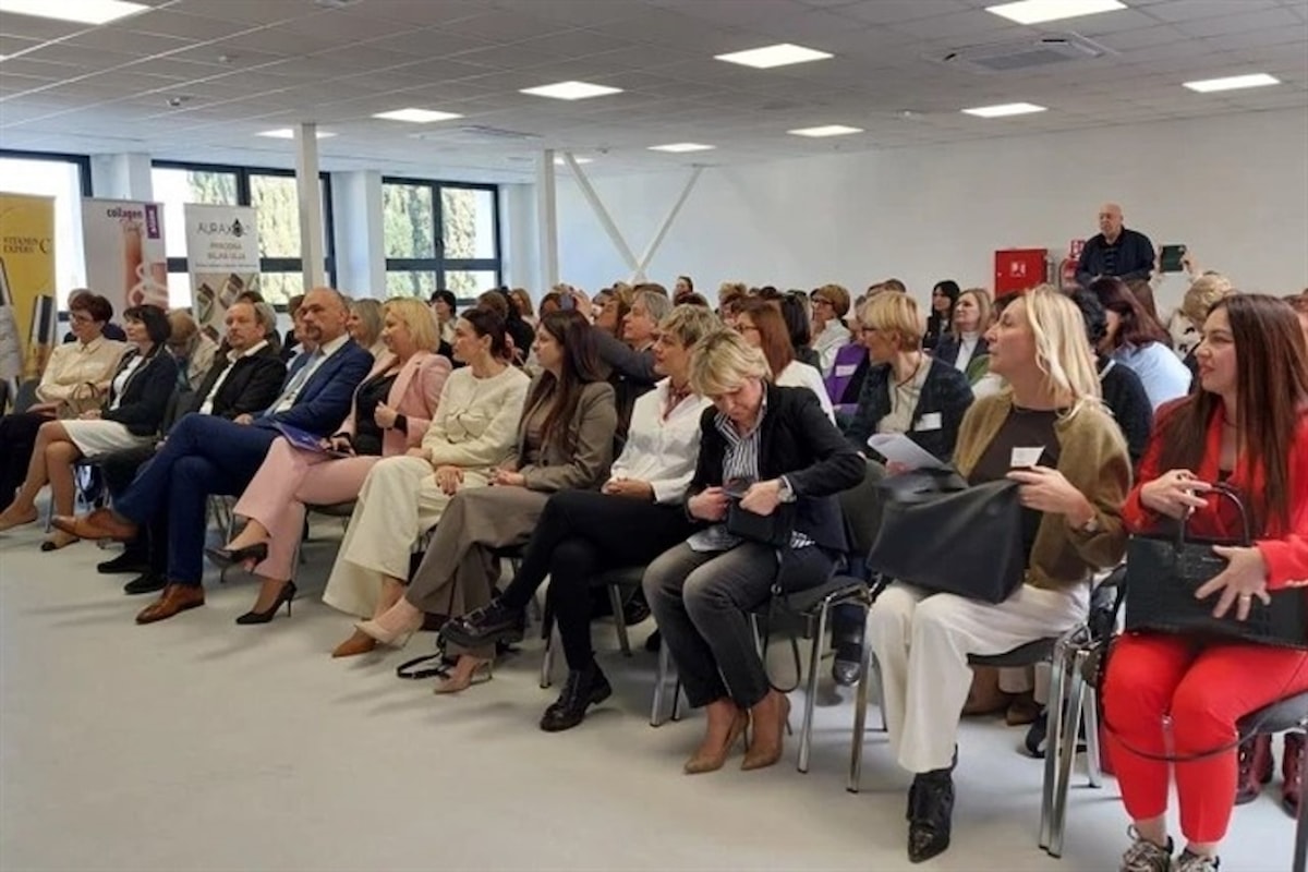 Na Dan žena u Kninu održana konferencija „OKruŽena –  poslovne priče žena: Inspiracija i povezanost u zajednici“