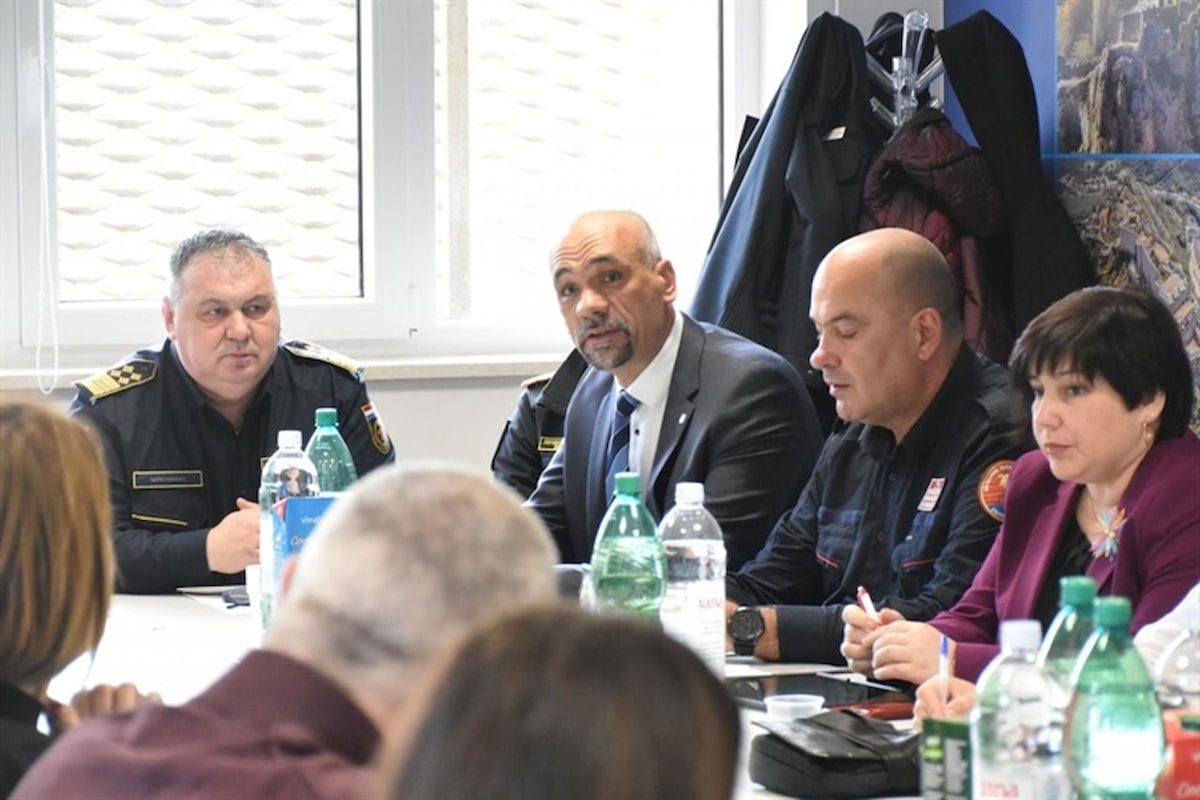 U Šibeniku održan radni sastanak Hrvatske vatrogasne zajednice na temu smanjenja požarnog rizika