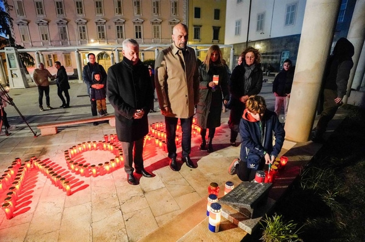 Zapaljene svijeće u znak zahvale i sjećanja na žrtvu Vukovara i Škabrnje