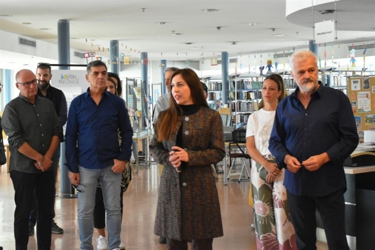 U Gradskoj knjižnici otvorena izložba fotografija „Šibeniče, ti si stina!“