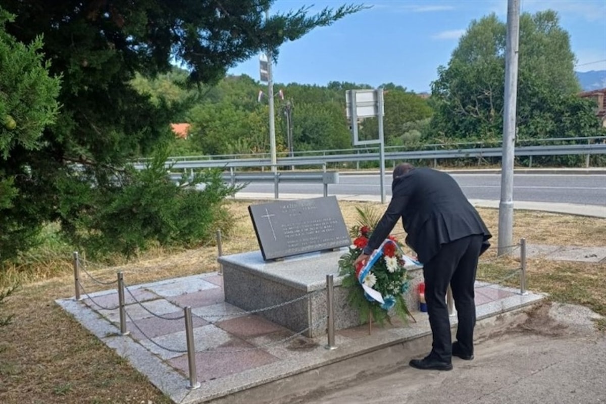 U Kninu položeni vijenci i zapaljene svijeće povodom obilježavanja 29. obljetnice VRO Oluja