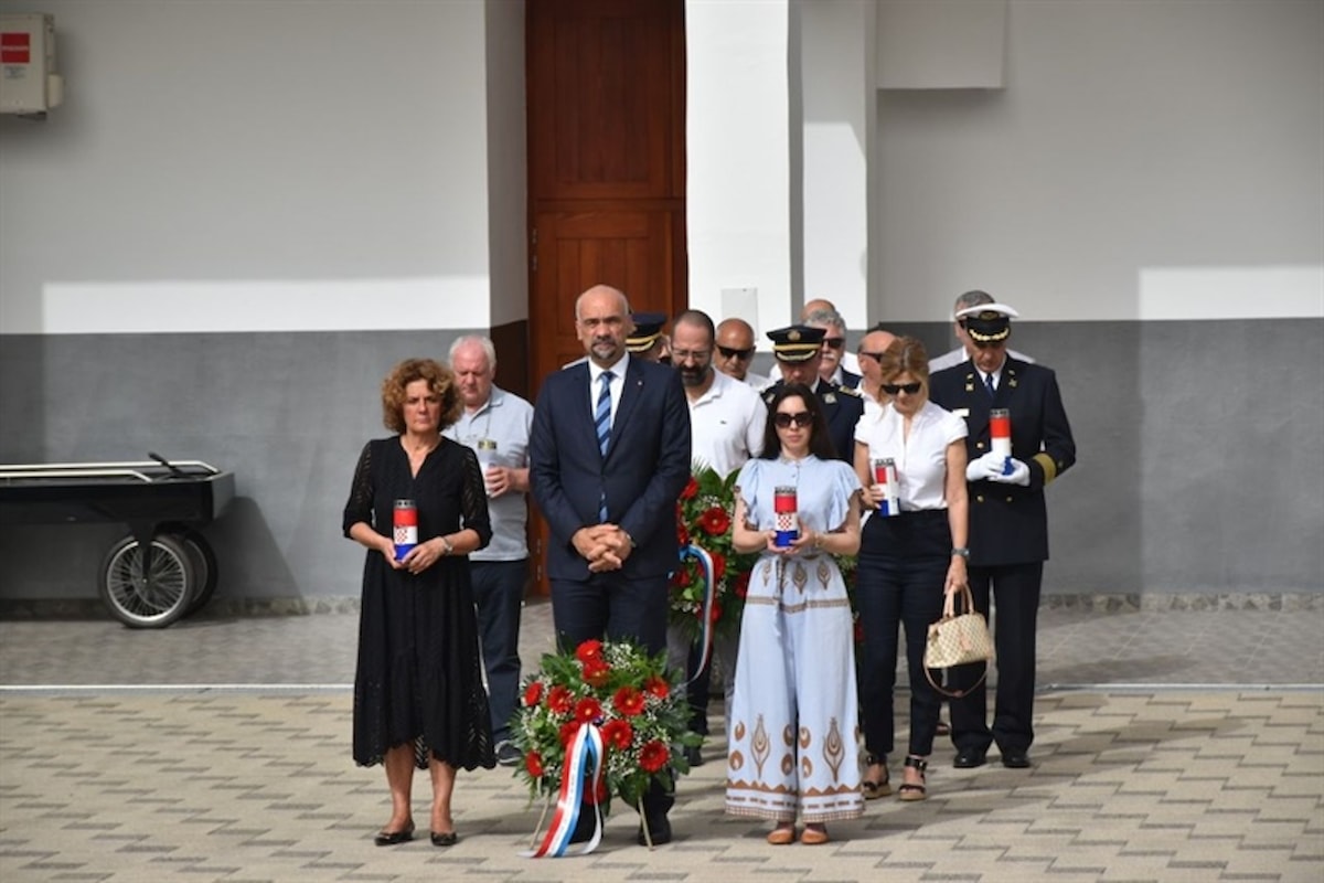 Polaganjem vijenaca obilježen Dan antifašističke borbe