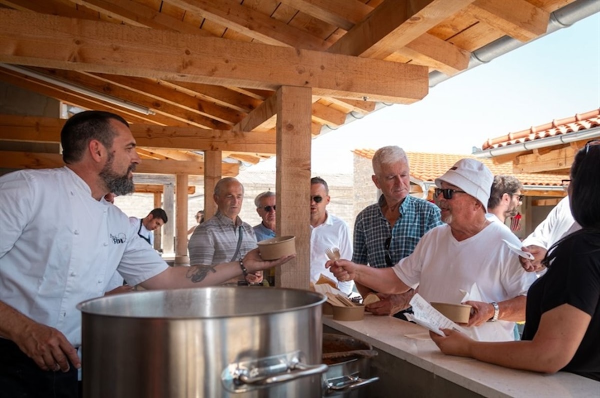U Kistanjama završena jedinstvena gastro manifestacija „Buša na pjatu“