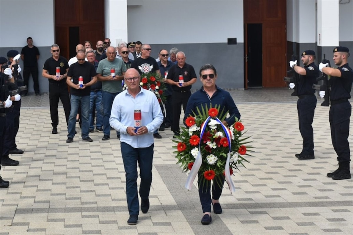 U povodu Dana državnosti, položeni vijenci i zapaljene svijeće