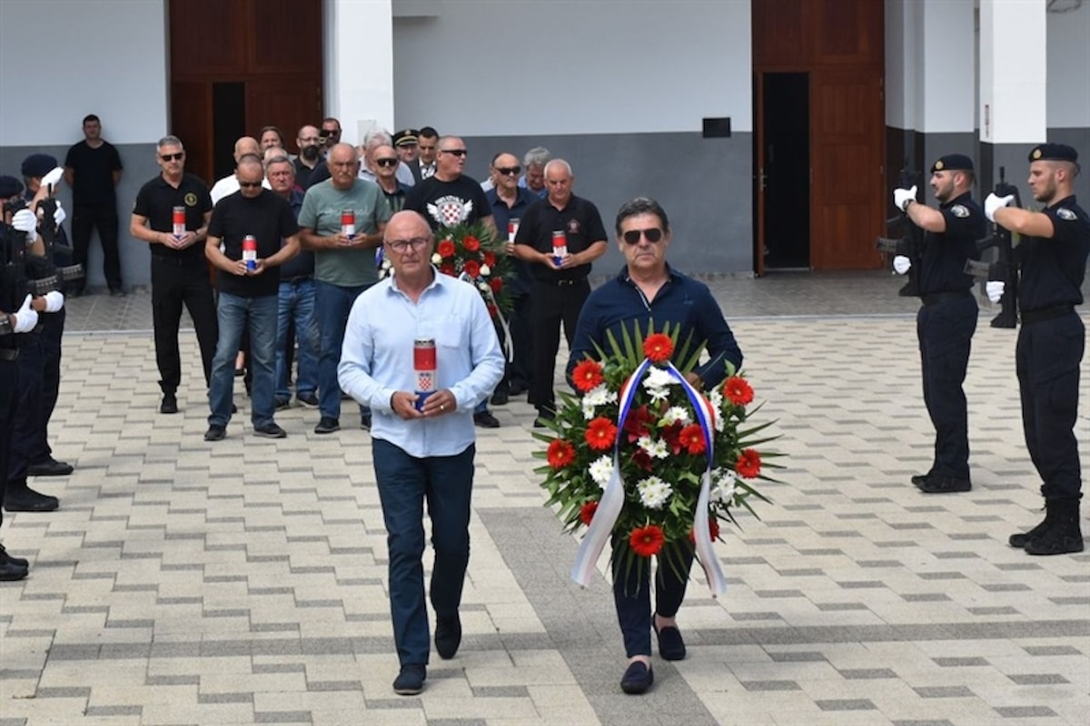 U povodu Dana državnosti, položeni vijenci i zapaljene svijeće