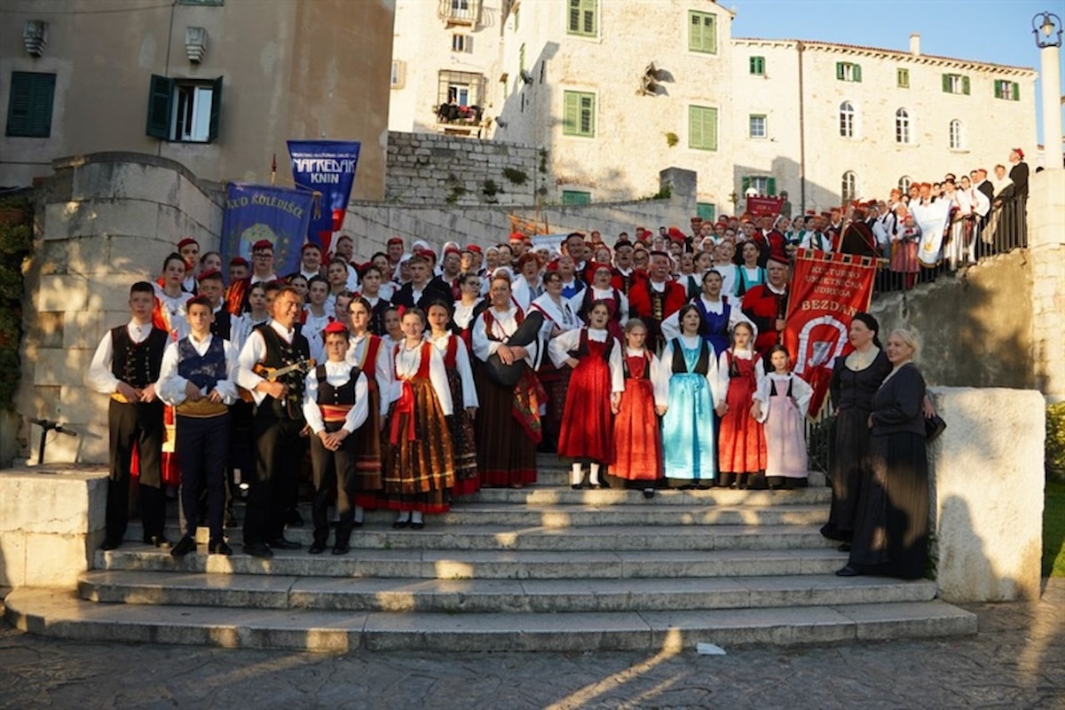 Svečano otvorena 14. Smotra folklora: Folkloraši pokazali svu raskoš pjesme i plesa Šibensko-kninske županije