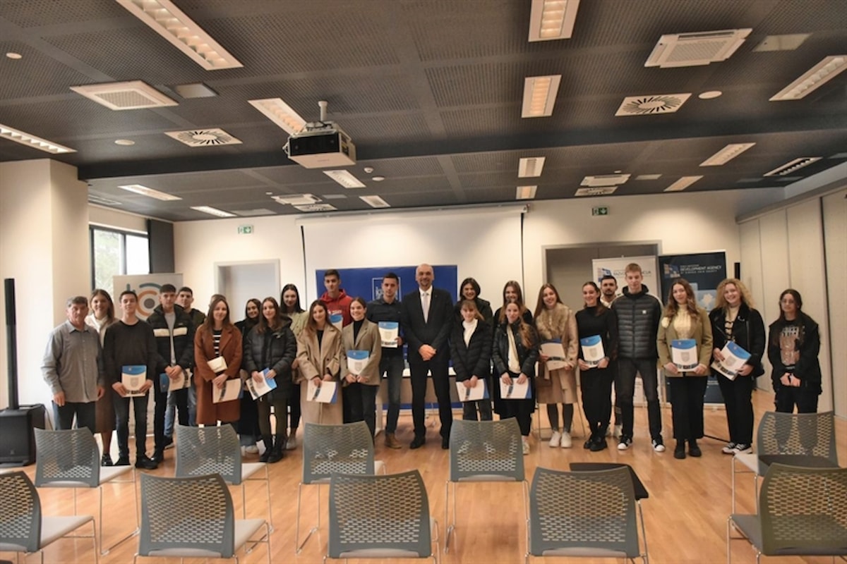 Učenicima i studentima dodijeljeni ugovori o stipendiranju!