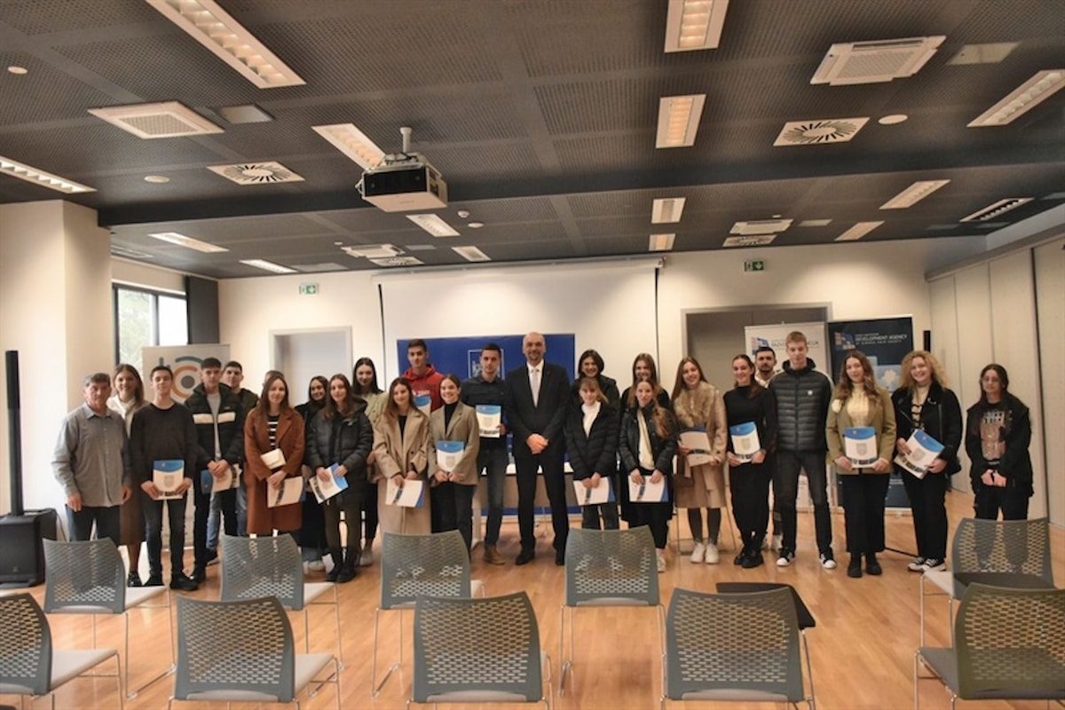 Učenicima i studentima dodijeljeni ugovori o stipendiranju!