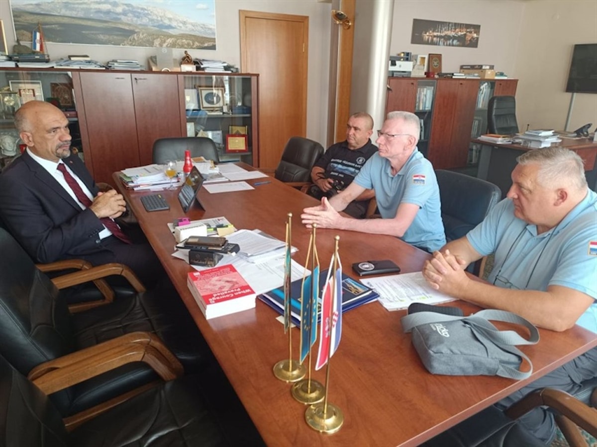 Članovi Odbora za branitelje Grada Belog Manastira na prijemu kod župana