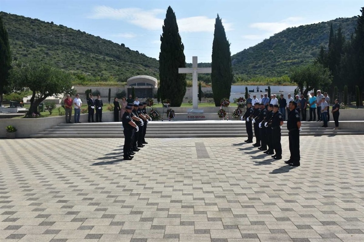 U povodu Dana državnosti Republike Hrvatske položeni vijenci i zapaljene svijeće