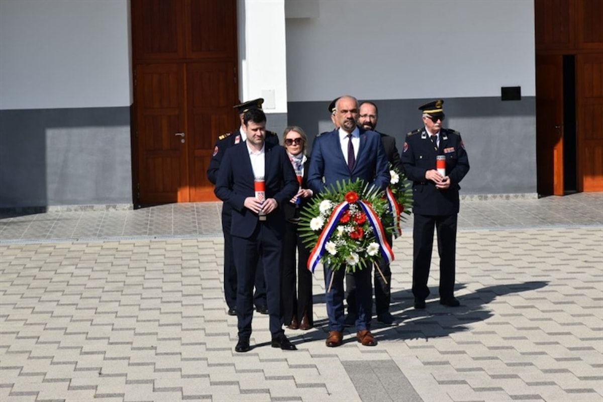 Polaganjem vijenca i podjelom vrijedne vatrogasne opreme, obilježen blagdan svetog Florijana, zaštitnika vatrogasaca