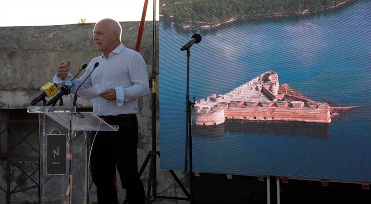 Na tvrđavi sv. Niklole predstavljen jedinstveni slatki suvenir – tvrđava izlivena u raskošnoj bijeloj čokoladi