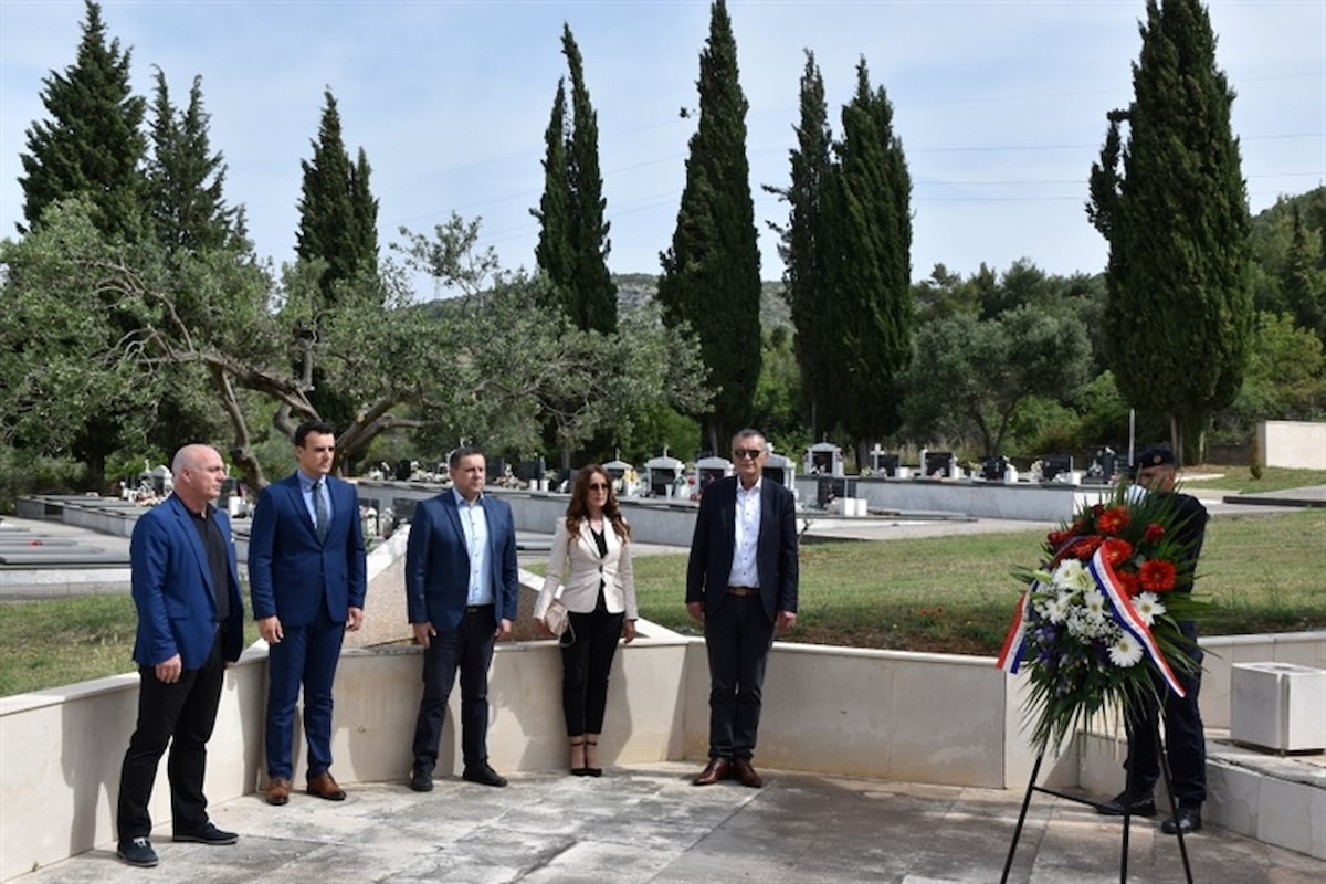 Komemoracijom za žrtve Domovinskog rata obilježen Dan Šibensko-kninske županije