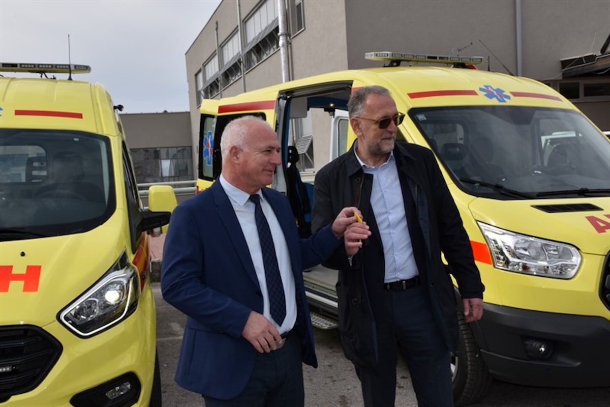Župan Goran Pauk predao ključeve  sanitetskih vozila ravnatelju  Zavodu za hitnu medicinu  Šibensko-kninske županije