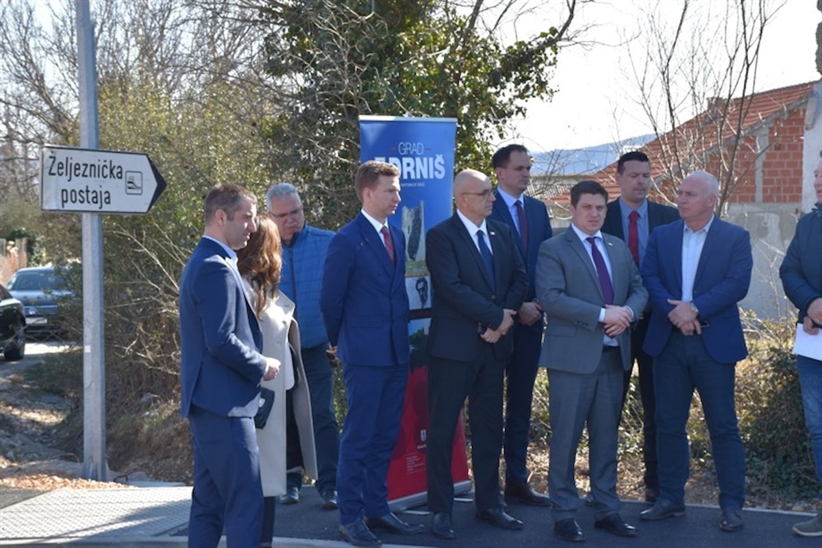 Ministar Butković u Šibensko-kninskoj županiji potpisao ugovore ukupne vrijednosti 113 milijuna kuna