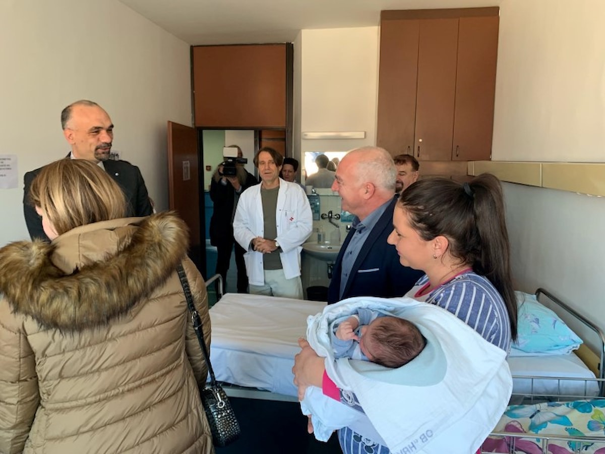 Župan posjetio prvorođenu bebu u Šibensko-kninskoj županiji