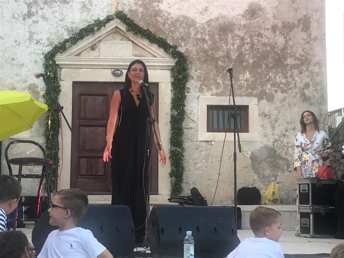 Uz bogati kulturno zabavni program održan 7. festival Hrvatskog otočnog proizvoda  u Prvić Šepurini