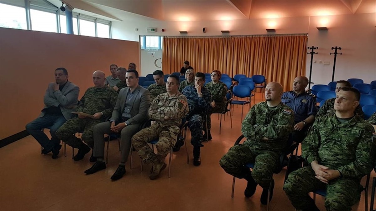 Polaznici Ratne škole „Ban Josip Jelačić“ slušali predavanje o doprinosu Šibenika u Domovinskom ratu
