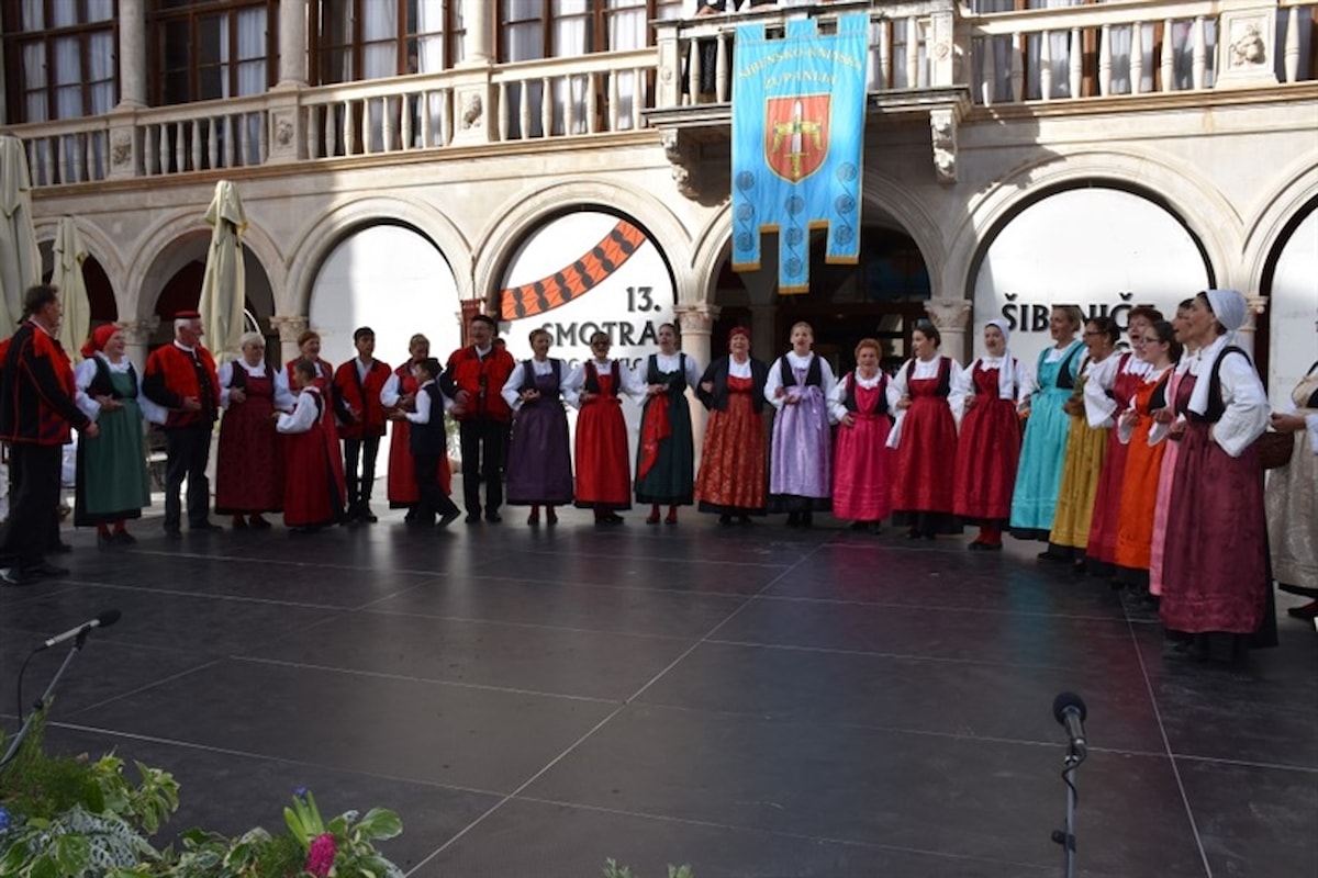 Održana 13. smotra izvornog folklora „Šibeniče, ti si stina“