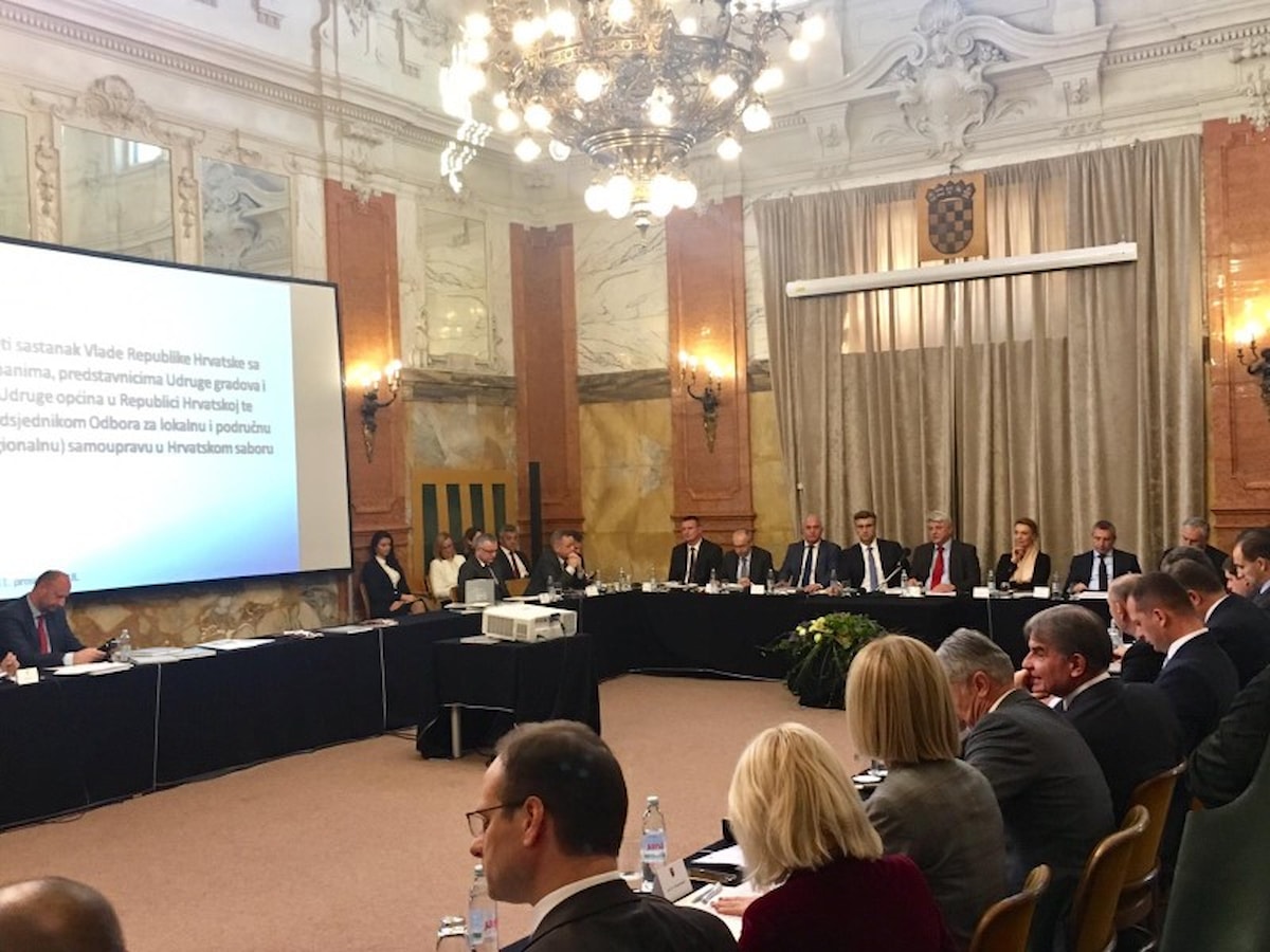 Predsjednik i članovi Vlade Republike Hrvatske u Rijeci sa županima i predstavnicima Udruge gradova i općina