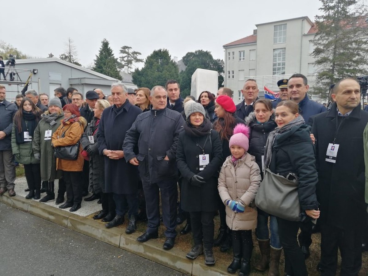 Izaslanstvo Šibensko-kninske županije odalo počast žrtvama Vukovara i Škabrnje