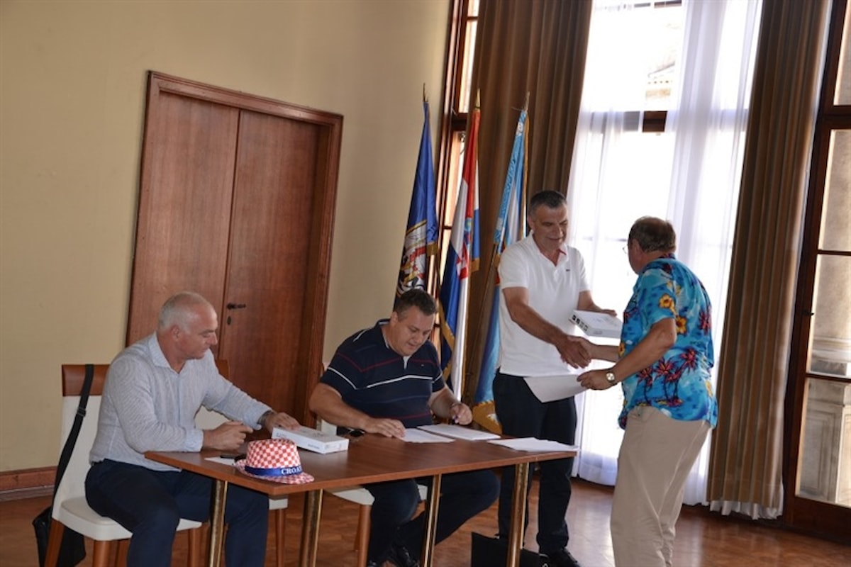 Vijećnicima Županijske skupštine Šibensko-kninske županije podijeljeni tablet uređaji