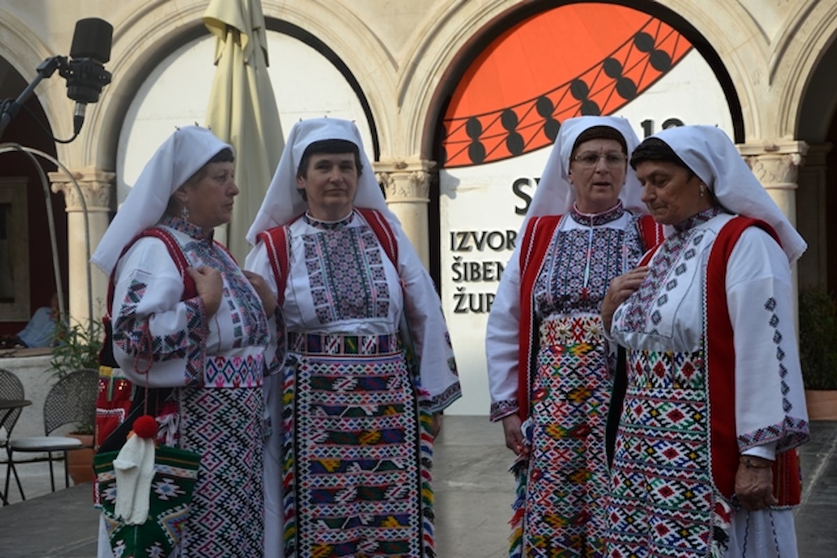 Održana 12. smotra izvornog folklora „Šibeniče, ti si stina“