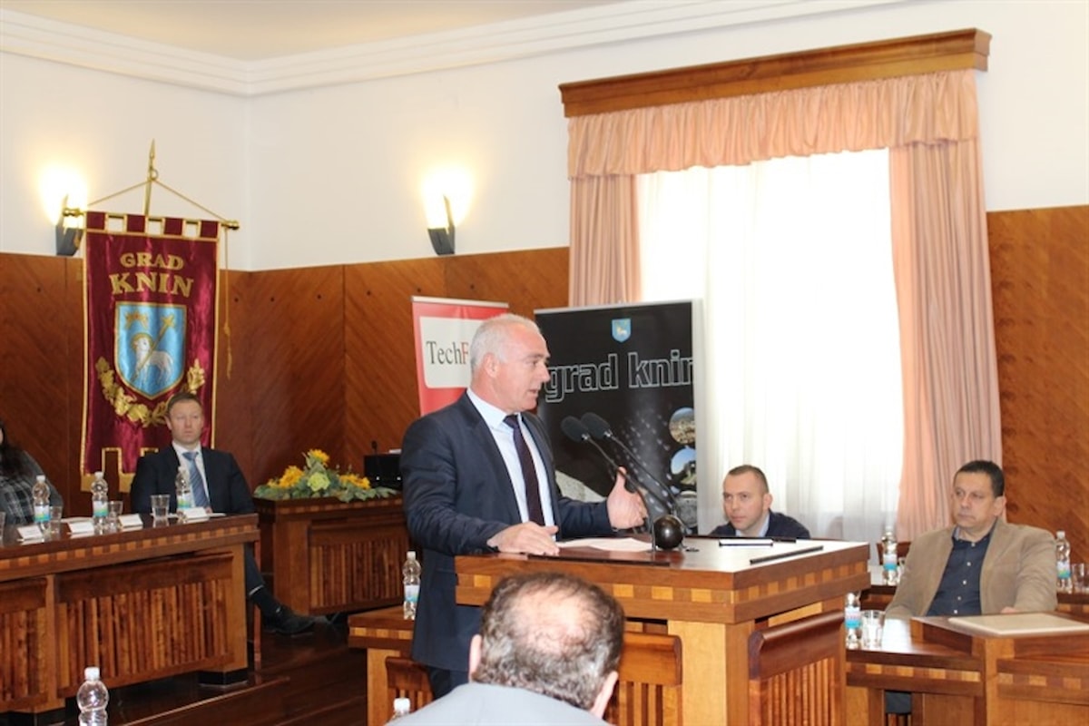 U Kninu održan znanstveno- stručni skup „Digitalna transformacija: Knin pametan grad“