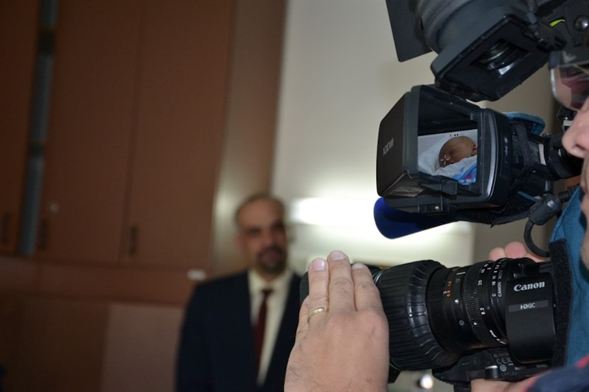 Zamjenici  župana Nikola Blažević i Anja Šimpraga  posjetili  prvorođenu bebu u Šibensko-kninskoj županiji