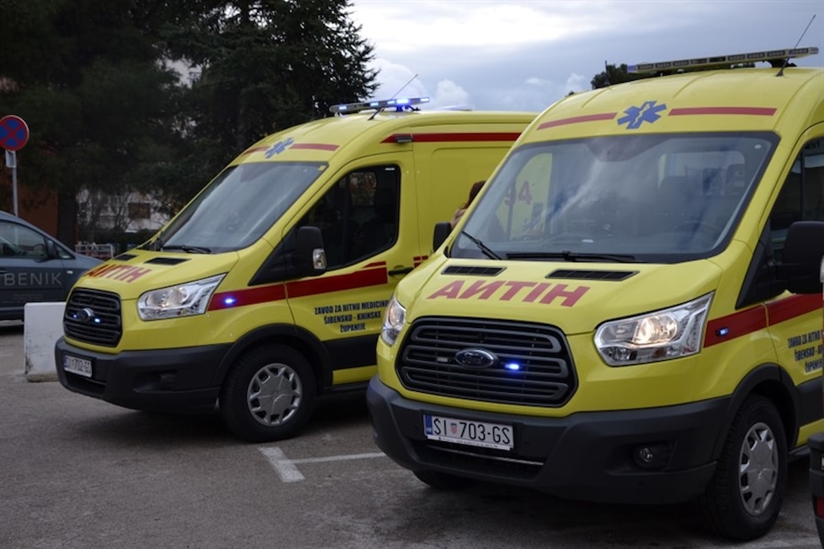Župan Goran Pauk predao ključeve  sanitetskih vozila ravnatelju  Zavodu za hitnu medicinu  Šibensko-kninske županije