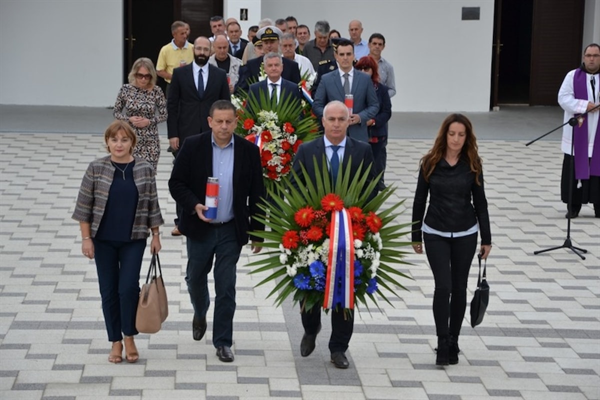 Uoči Dana neovisnosti RH položeni vijenci