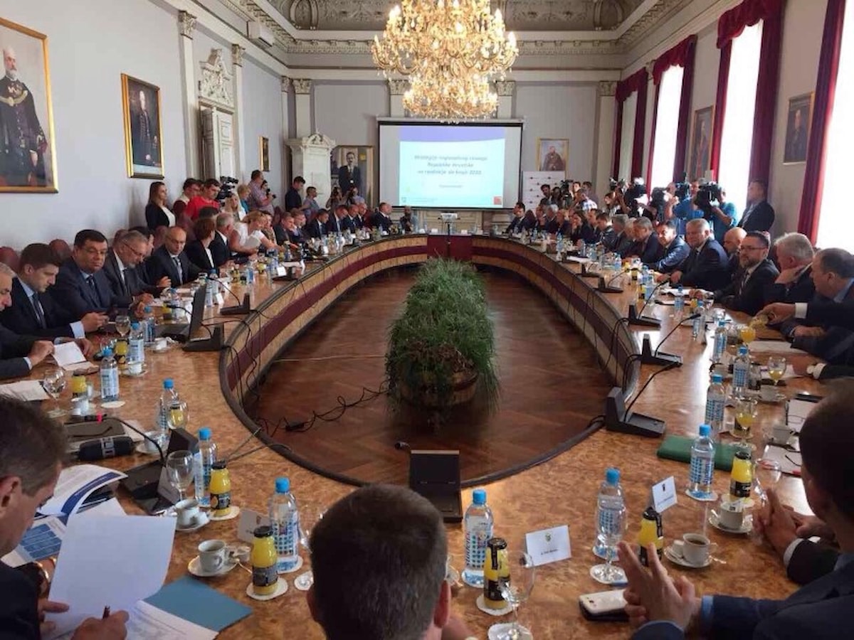 Predsjednik Vlade Andrej Plenković i članovi Vlade sa županima, gradonačelnicima i načelnicima u Požegi